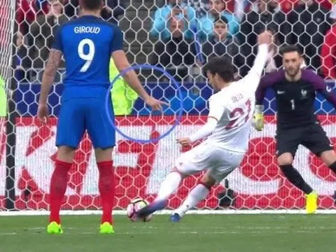 Olivier Giroud 'bắt bài' cách đá penalty của David Silva