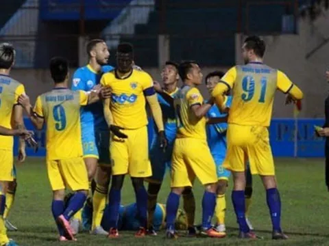 V-League làm hư ngoại binh
