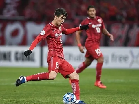 Oscar ghi bàn ngay trận ra mắt ở Trung Quốc