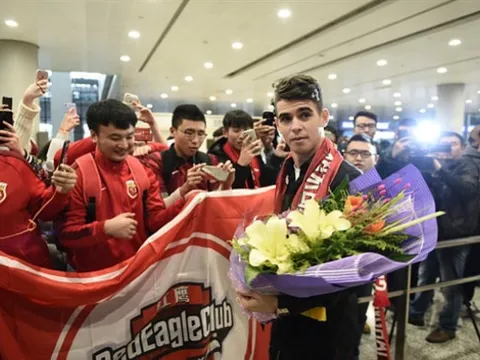 Oscar bị fan vây kín ngay khi vừa đến Trung Quốc