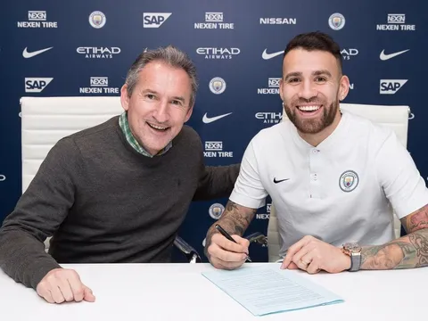 Otamendi tươi rói trong gia hạn hợp đồng với Man City