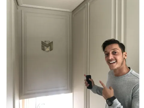 Ozil khoe ảnh sửa nhà, cam kết gắn bó với Arsenal?