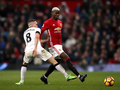 Paul Pogba là cầu thủ đầu tiên đạt mốc này ở Ngoại hạng Anh