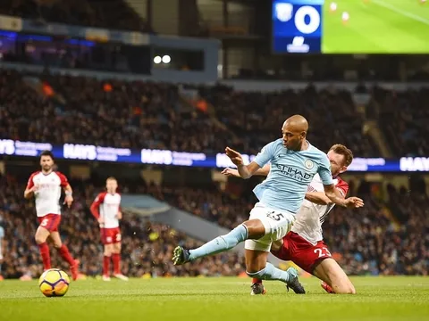 Pep đúng khi bảo "có 3 Fernandinho Man City sẽ vô địch"
