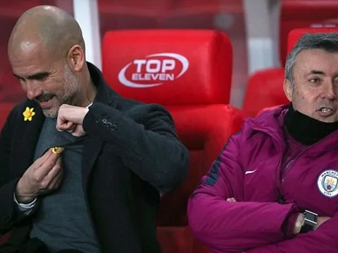 Pep Guardiola tháo ruy băng vàng ủng hộ Catalan