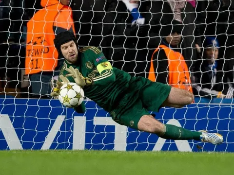 Petr Cech bắt phạt đền tệ nhất Ngoại hạng Anh