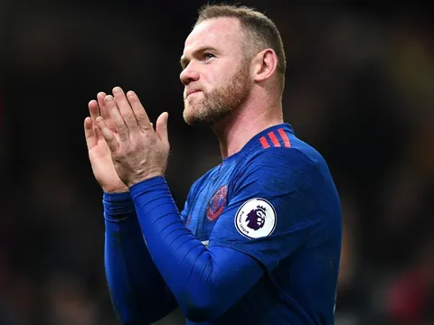 Phá kỉ lục của Sir Bobby, Rooney vẫn buồn rầu