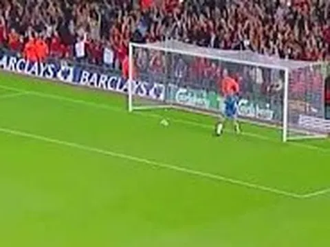 Pha làm bàn từ giữa sân để đời của Xabi Alonso