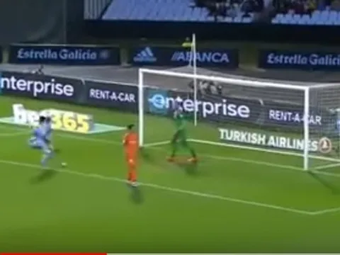 Phong độ đang lên, nhưng 'hàng thải' của Liverpool vẫn hóa Torres