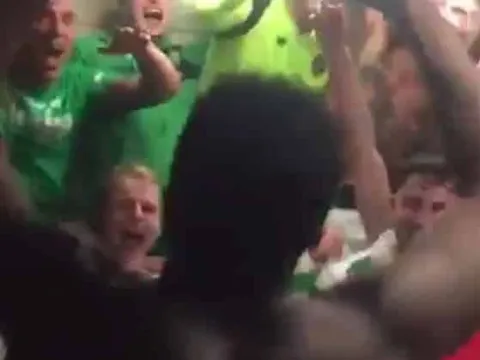 Phòng thay đồ Celtic 'loạn' với bài hát về anh em Yaya/Kolo Toure