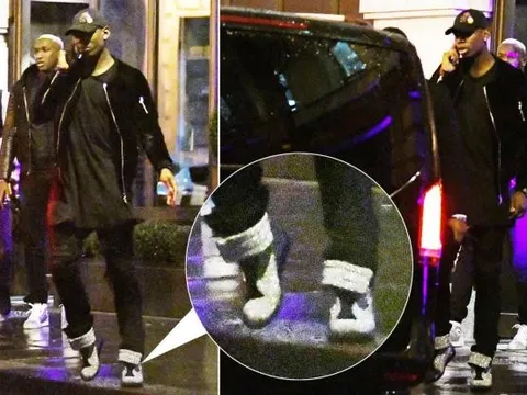 Pogba đến nhà hàng ăn tối mừng chức vô địch