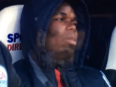 Pogba khóc mếu khi bị Mourinho thay ra sân
