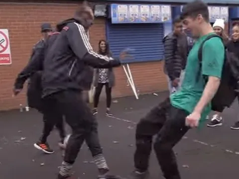 Pogba làm náo loạn đường phố, đánh bại cả cảnh sát