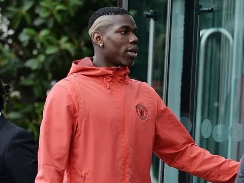 Pogba trở lại tóc đen sau 2 tháng nhuộm vàng