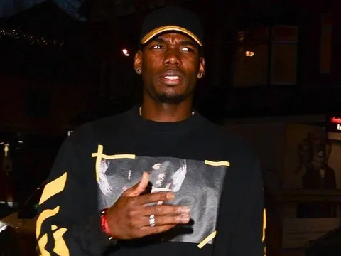 Pogba sành điệu đi ăn tối trước trận gặp Reading