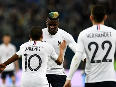 Pogba sút phạt đẳng cấp, Pháp đè bẹp Nga trên sân khách