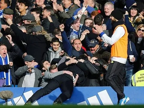 Premier League thế này, hãy trao luôn cúp cho Chelsea!