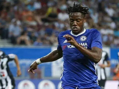 PSG lăm le, Chelsea từ chối khéo