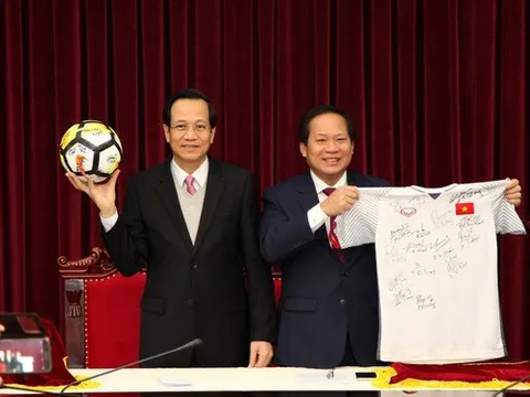 Áo đấu và bóng U23 Việt Nam đã có chủ với giá 20 tỉ đồng