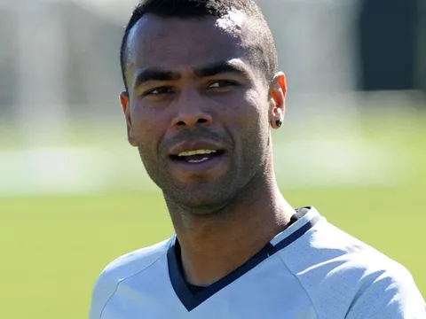 Quá khứ vàng son của Ashley Cole