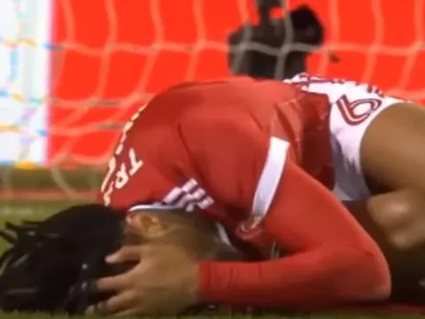 Quả penalty gây tranh cãi của Nottingham trước Arsenal