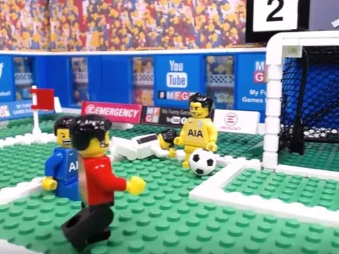 Quả Penalty oan nghiệt của Higuain được mô phỏng theo phong cách lego