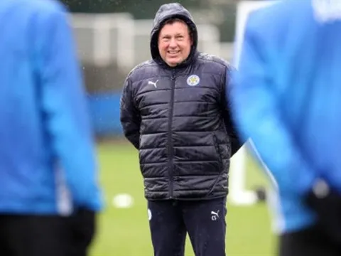 Quyết tâm trở lại, tướng mới bắt cầu thủ Leicester đội mưa tập luyện