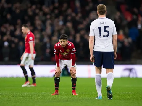 Ra mắt đáng quên, Sanchez thẫn thờ nhìn Man United thua trắng