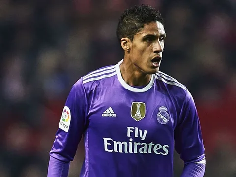 Raphael Varane dùng Karate K.O đối thủ