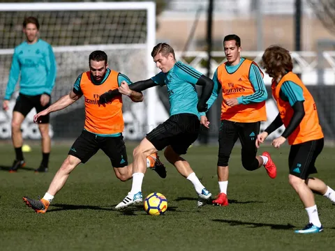 Real Madrid lại tập cật lực trong ngày vắng Ronaldo