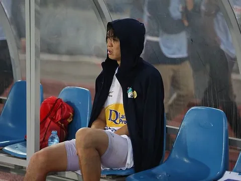 Bác sĩ của Park Ji Sung trực tiếp chữa chấn thương cho Tuấn Anh