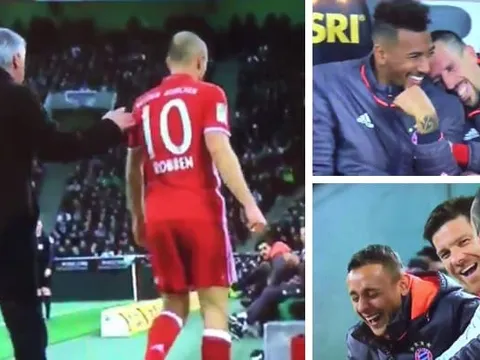 Robben hờn dỗi, cầu thủ Bayern cười lăn lộn