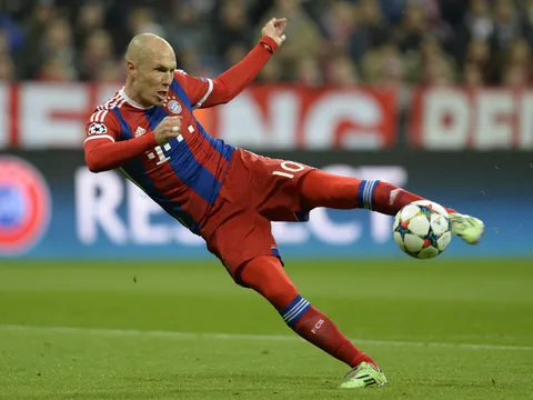 Robben in dấu giày trong "ngôi đền" của những huyền thoại Bundesliga