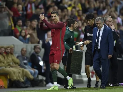 Rời sân phút 60, Ronaldo bất lực nhìn đội nhà thất bại