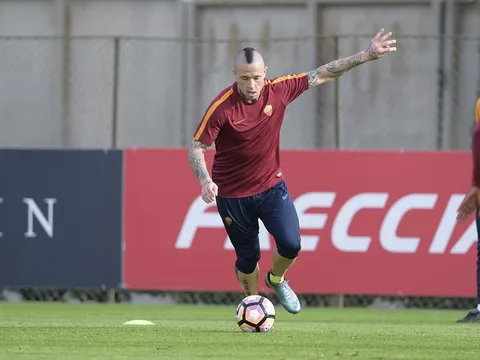 Roma "tập bắn" chờ derby thành Rome