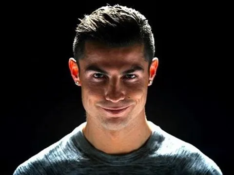 Ronaldo cười tinh quái vì biết sẽ giành giải 'The Best'