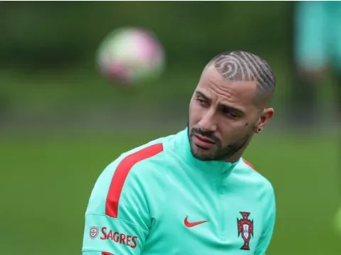 Ronaldo bị lu mờ bởi quả đầu mới của Quaresma