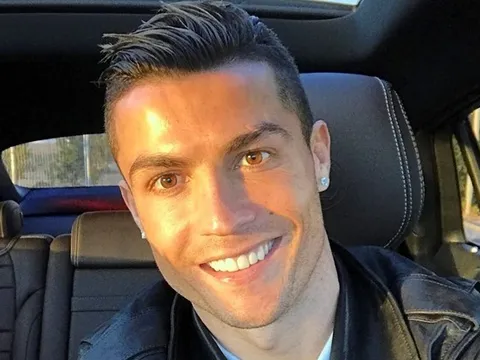 Ronaldo cười tươi quên đi thất bại