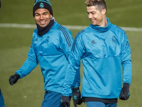 Ronaldo 'cười yêu' với Casemiro trước trận đại chiến
