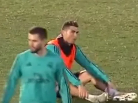 Ronaldo điên người khi bị đồng đội vào bóng ác ý