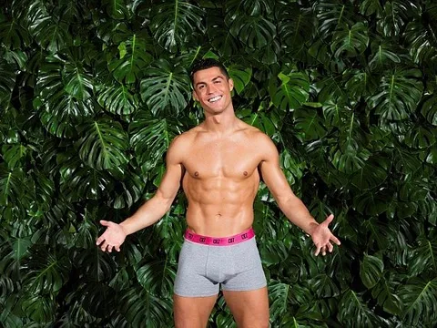 Ronaldo ra mắt bộ sưu tập đồ lót mới
