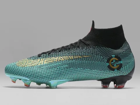 Ronaldo được hỗ trợ vũ khí siêu độc