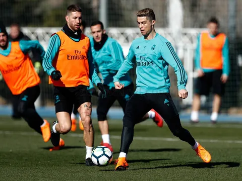 Ronaldo khiến đồng đội bở hơi tai trên sân tập