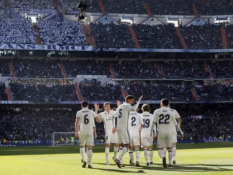 Ronaldo khoe bóng vàng, Real hủy diệt Granada với 'bàn tay nhỏ'