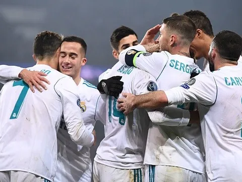 Ronaldo lại ghi bàn, PSG chết lặng tại Parc de Princes