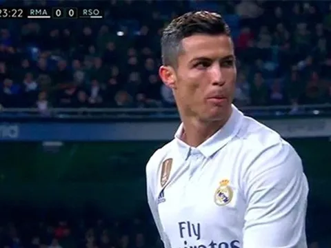 Ronaldo làm câm nín sự chỉ trích của khán giả nhà