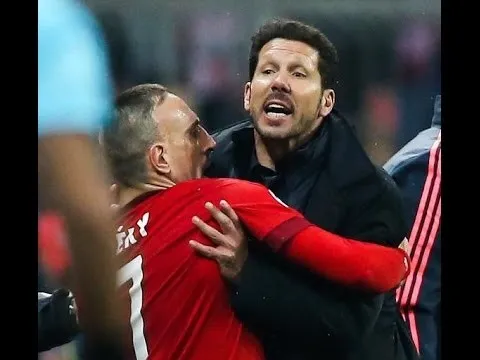 Ronaldo, Messi và những pha va chạm kinh điển năm 2016