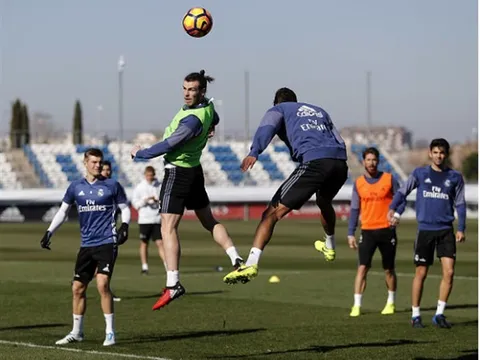 Ronaldo phân rõ ranh giới với Bale trên sân tập của Real