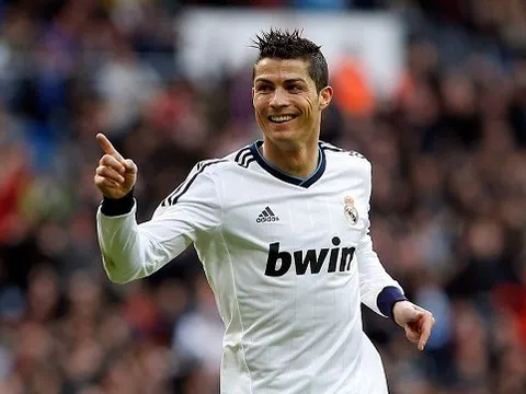 Ronaldo ra mắt Real ra sao?