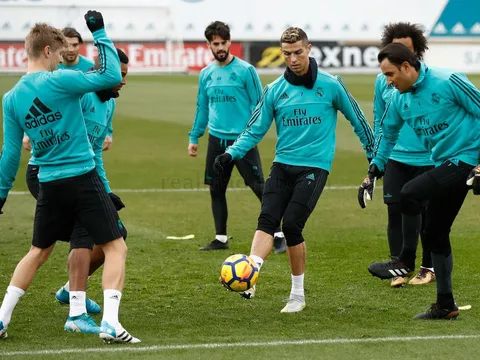 Ronaldo vã mồ hôi trên sân tập, quyết lật đổ Barca